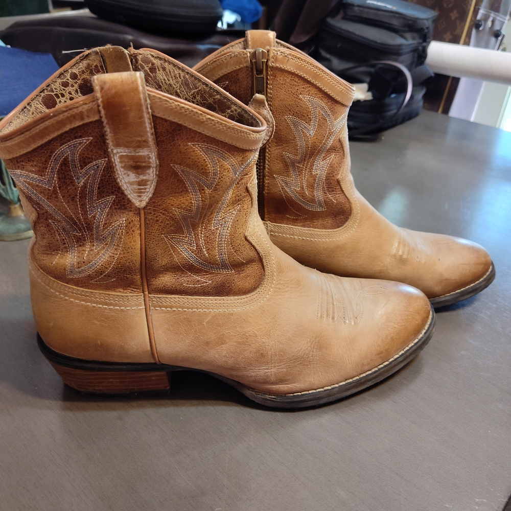 Ariat Tan Western Shorty Cowboy Boots Size 10B